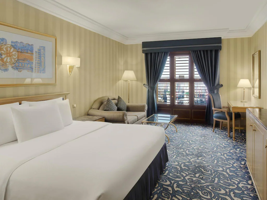 164073_17032513370051847487